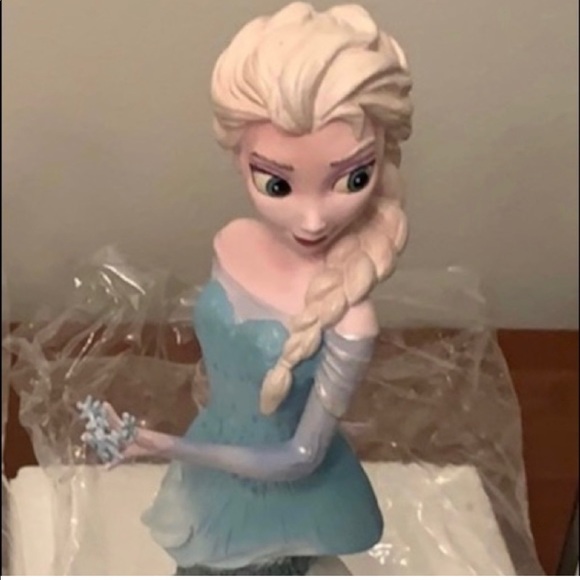 DISNEY Princess Set!  Elsa &Anna NEW & never before displayed.  Perfect pieces! - Picture 2 of 5